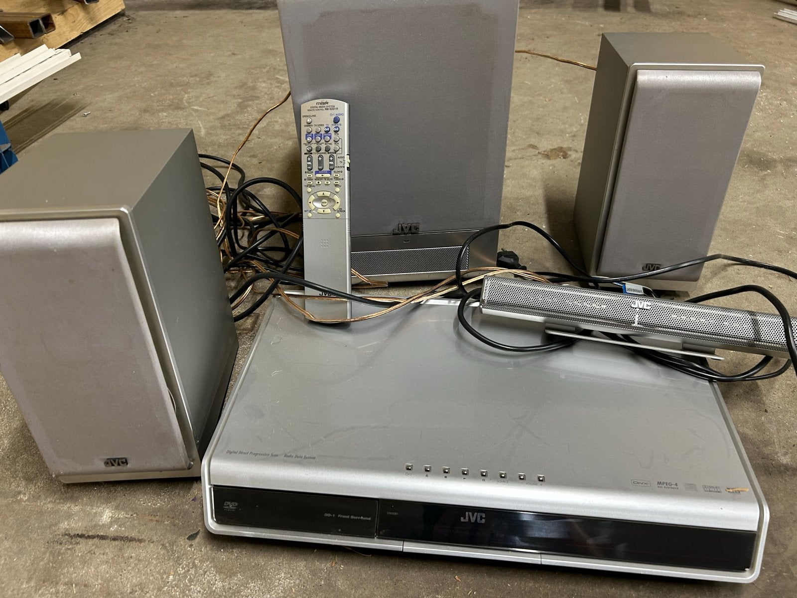 JVC Home Cinema Set met DVD-speler en 2.1 Luidsprekersysteem, Audio, Tv en Foto, Home Cinema-sets, Ophalen, Gebruikt, JVC, 2.1-systeem