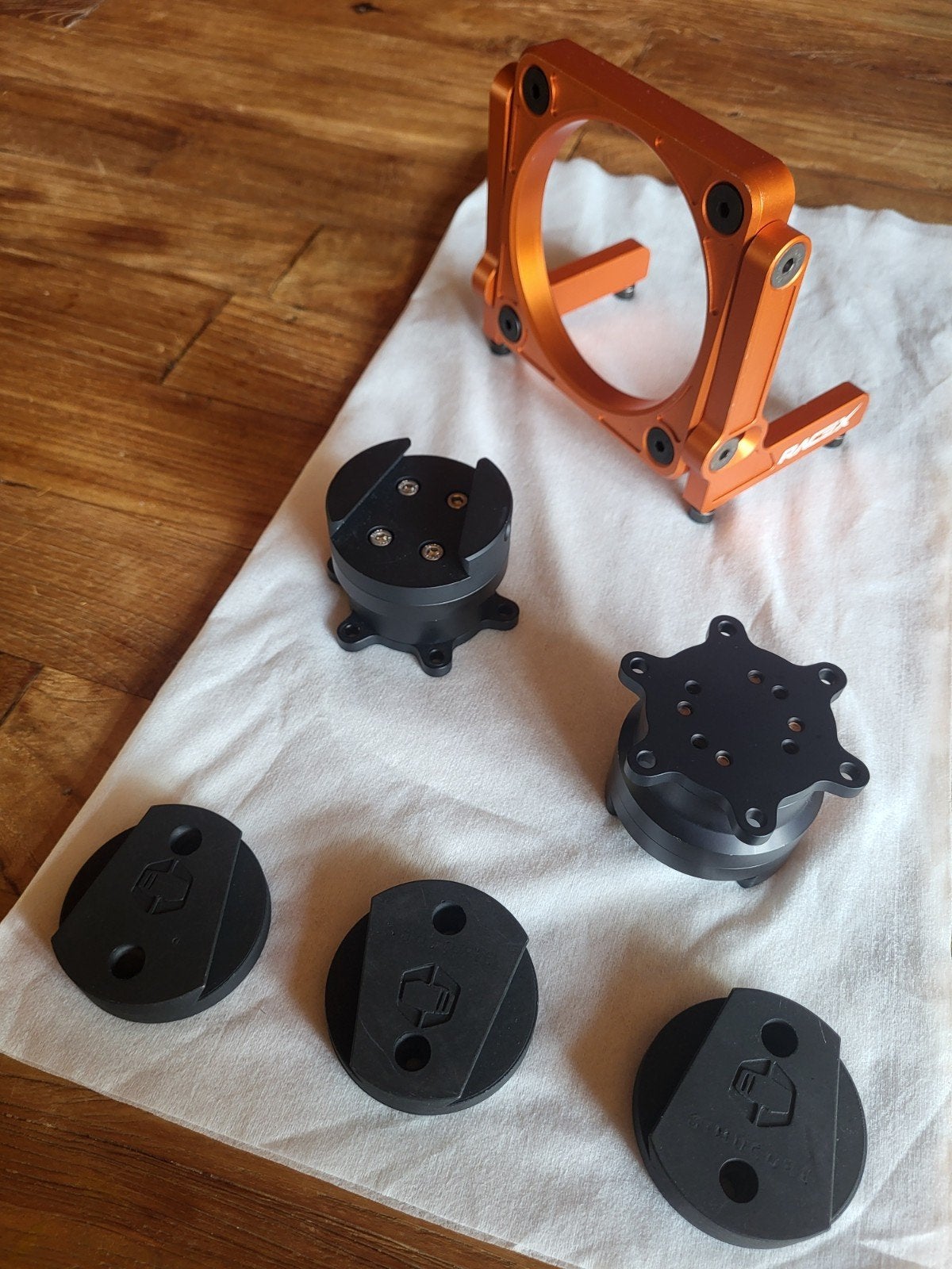 Simucube RaceX frontmount +  2 Quickreleases + 3x QR wall/ri, Computers en Software, Ophalen of Verzenden, Zo goed als nieuw, Simucube