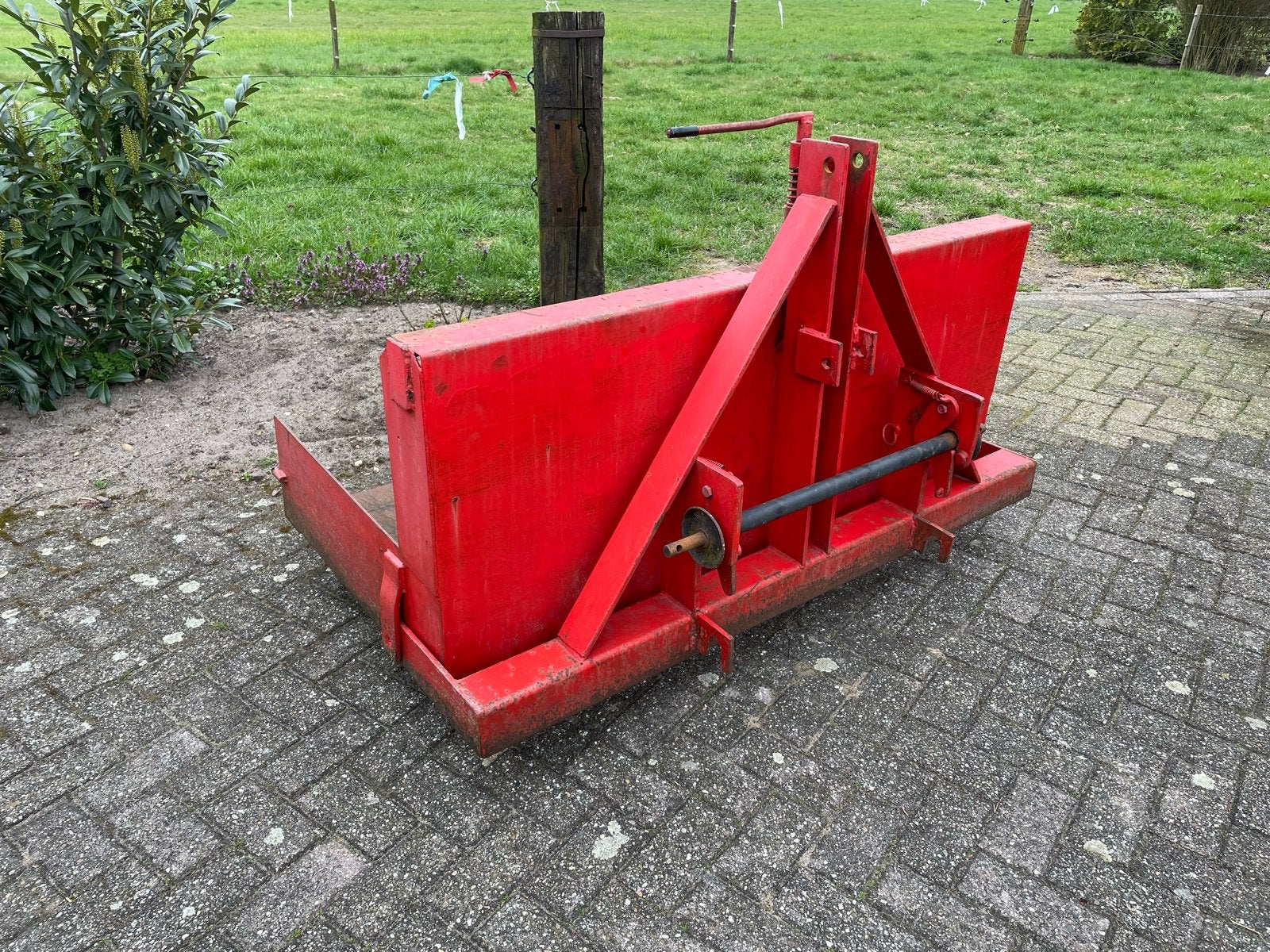 Robuuste rode grondbak voor tractor, Ophalen, Gebruikt