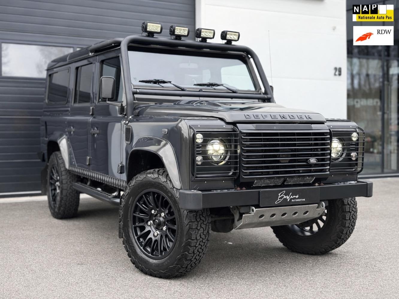 Land Rover Defender 2.2 D SW 110" Adventure Limited Edition, Auto's, Euro 5, 2005 kg, 4 cilinders, Stoelverwarming