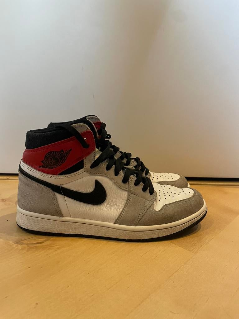Nike Air Jordan 1 High “Light Smoke Grey” maat 43., Kleding | Heren, Schoenen, Overige kleuren, Ophalen of Verzenden, Sneakers of Gympen
