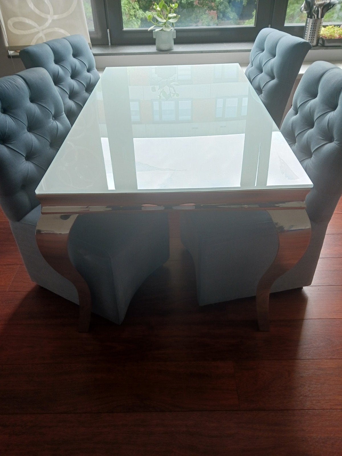 Eettafel met glazen blad en 4 lichtblauwe stoelen, Ophalen, Gebruikt, 50 tot 100 cm, Glas