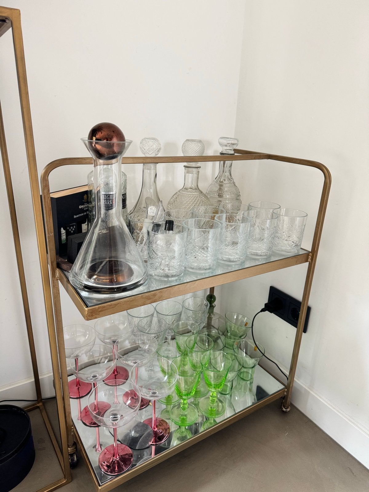 Gouden serveerwagen op wieltjes met glasplaten, Huis en Inrichting, Woonaccessoires | Overige, Ophalen, Brocante, Zo goed als nieuw