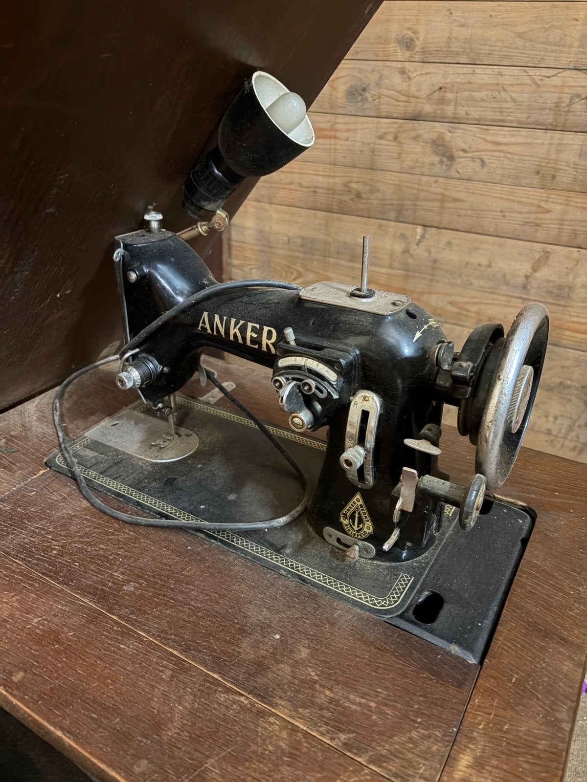 Antieke Anker Naaimachine met Meubel en Lamp, Antiek en Kunst, Ophalen