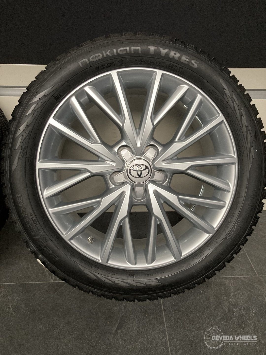 18” originele Toyota Corolla Cross velgen + winterbanden, Auto-onderdelen, Banden en Velgen, 18 inch, Gebruikt, -, -