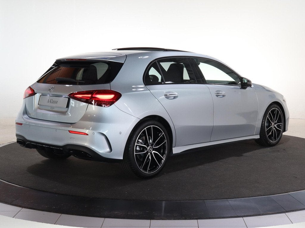 Mercedes-Benz A-klasse 180 Business Solution AMG | Panoramas, 136 pk, 4 cilinders, Zwart, Origineel Nederlands
