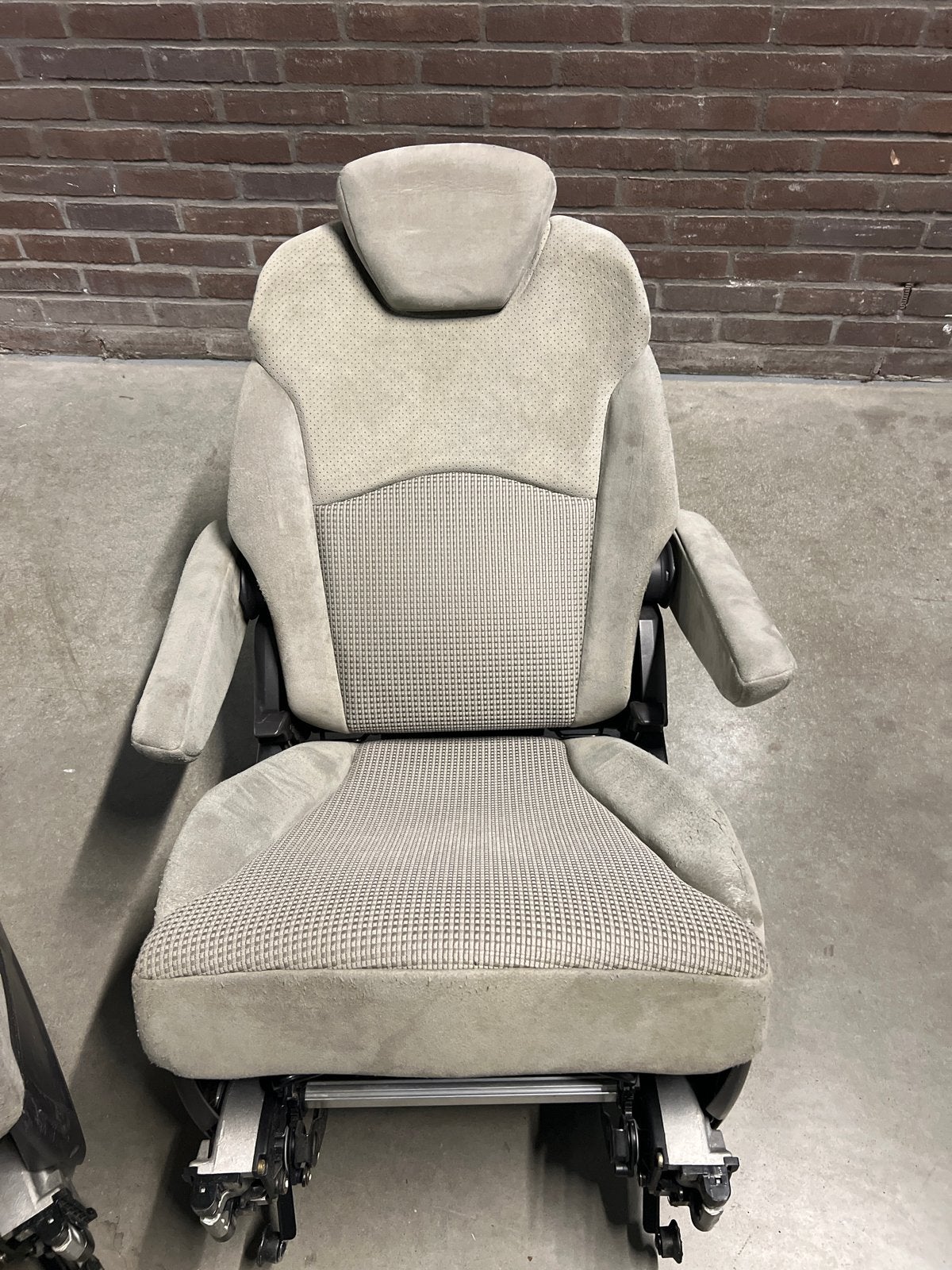 2x Peugeot 807 autostoelen met armleuningen en bekerhouders, Auto-onderdelen, Interieur en Bekleding, Ophalen, Gebruikt, Universele onderdelen