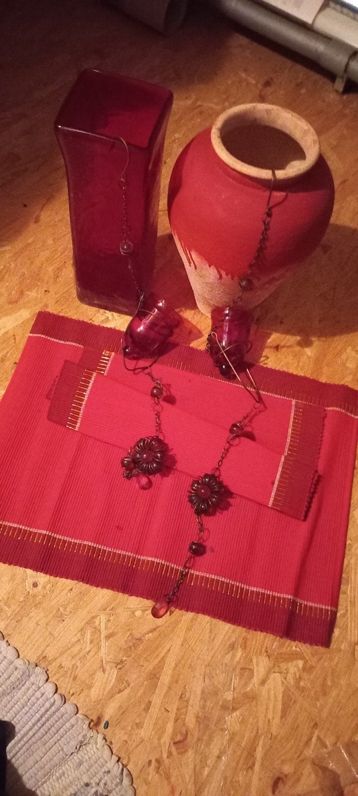 Decoratieset: 2 vazen, 2 placemats en 2 hangers, Ophalen, Gebruikt, Rood, Glas