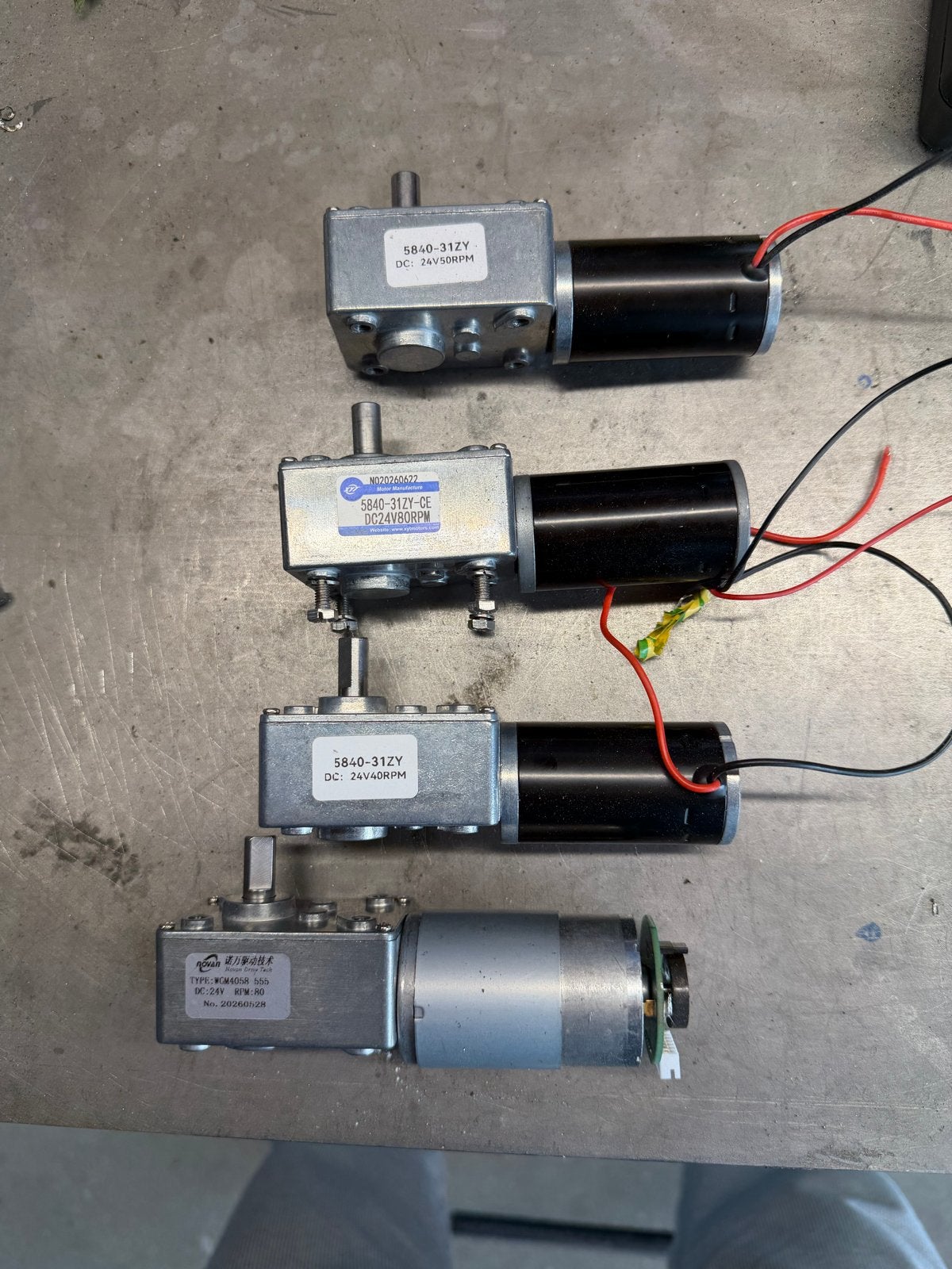 Gelijkstroommotor met tandwielkast (DC-motor), Ophalen