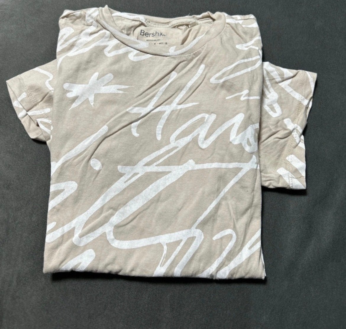 2 Heren T-shirts Maat M - Bershka & Daily Aesthetikz, Ophalen of Verzenden, Gedragen, Maat 48/50 (M), Beige