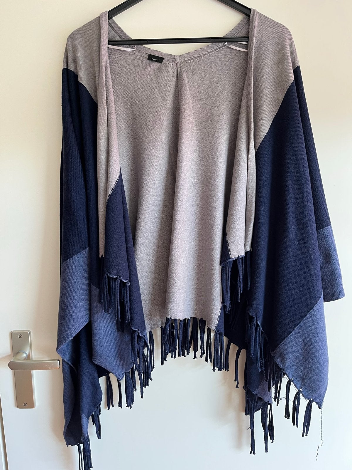 Bonita Blauw/Grijs Omslagdoek/Poncho met Franjes, Ophalen of Verzenden, Zo goed als nieuw