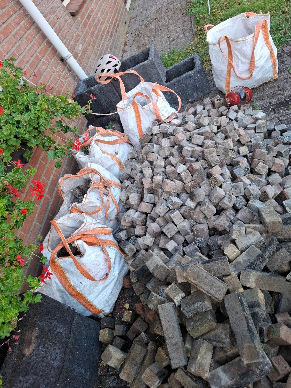 gratis af te halen,  diverse maten stenen/steentjes, Tuin en Terras, Tegels en Klinkers, Ophalen