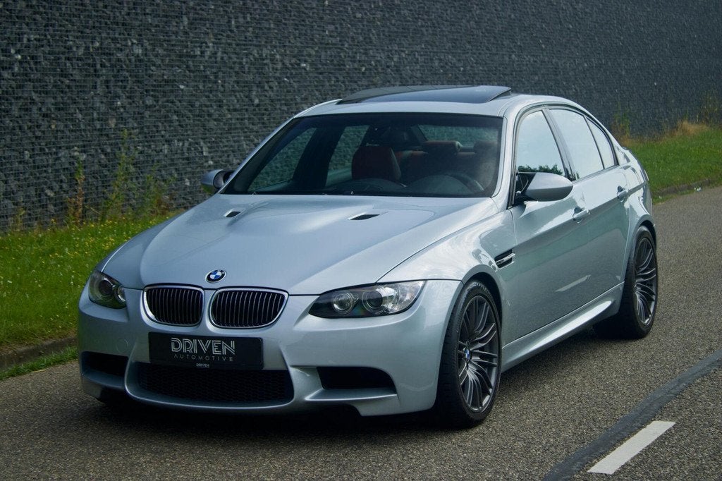 BMW E90 M3 V8 | Silverstone - Manual - Sunroof - Öhlins RT, Achterwielaandrijving, Gebruikt, 8 cilinders, Parkeersensor