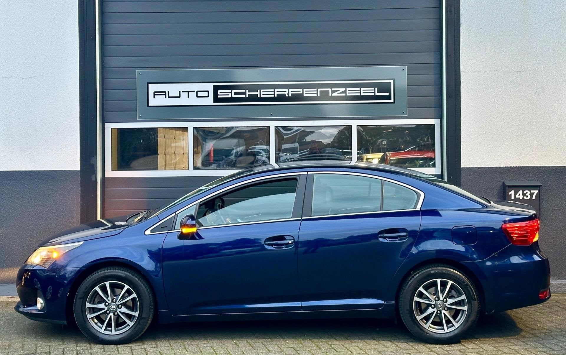Toyota Avensis 1.8 VVTi Business I UNIEK MOOIE AUTO I NAVI I, Auto's, Voorwielaandrijving, Blauw, Automatische klimaatregeling