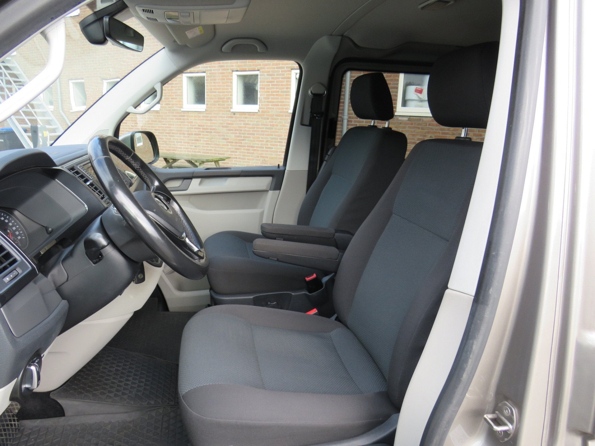 Volkswagen Transporter 2.0 TDI 150Pk DSG L2H1 DC Highline *, Auto's, Dealer onderhouden, Stof, Gebruikt, 4 cilinders