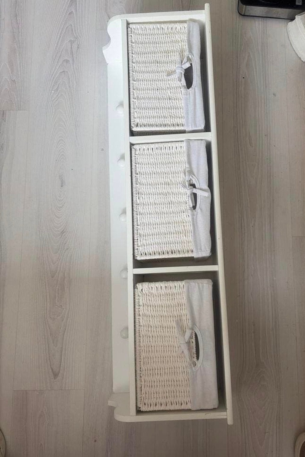 Witte kapstok met 3 rieten mandjes, Gebruikt, 100 tot 150 cm, Hout, Ophalen
