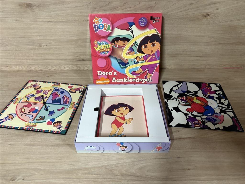 dora aankleed spel - s4178, Hobby en Vrije tijd, Gezelschapsspellen | Bordspellen, Verzenden, Zo goed als nieuw