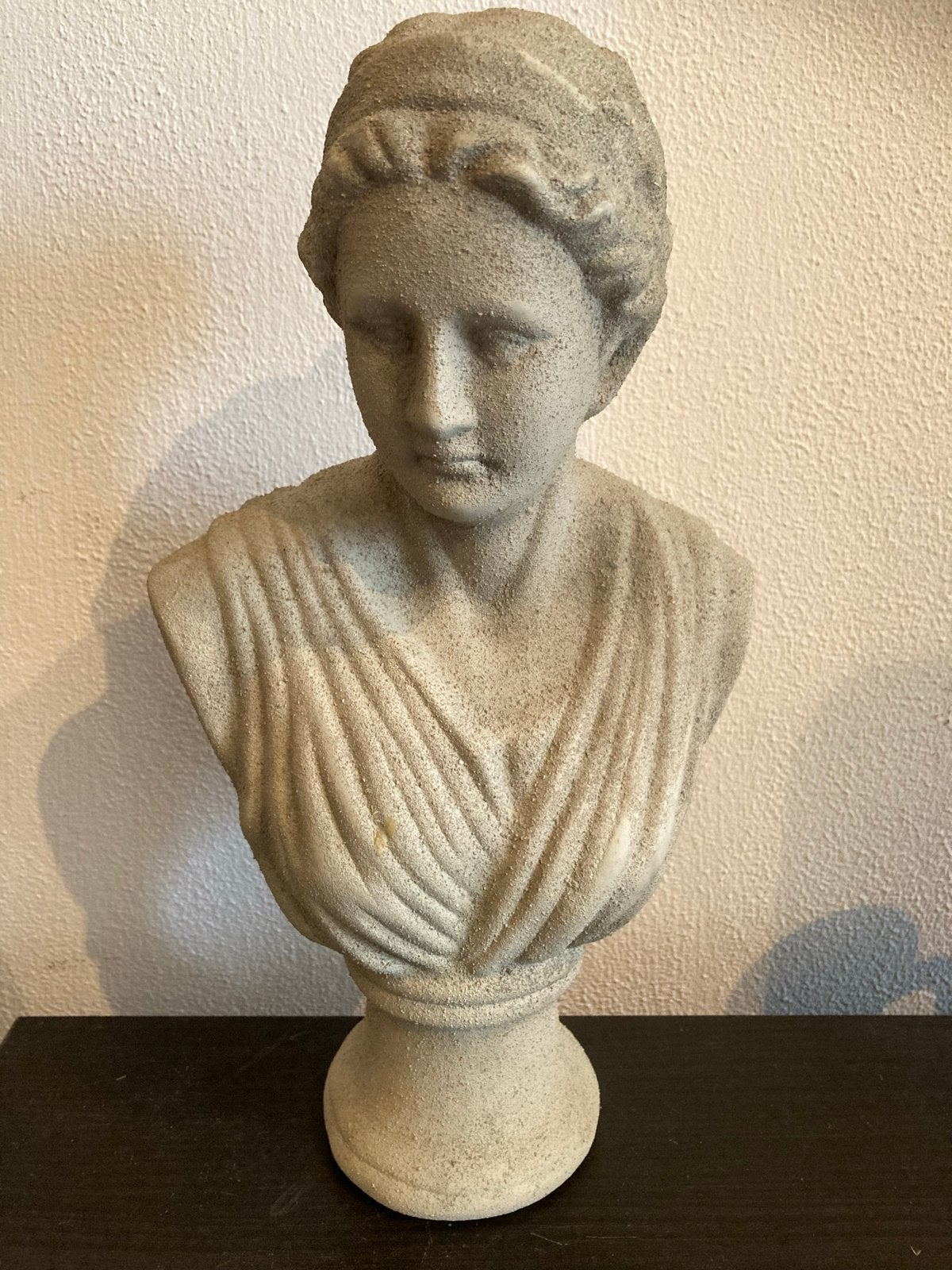 Decoratieve buste van de godin van de jacht Diana, Antiek en Kunst, Weerbestendig, Natuurlijk materiaal, Buste, Ophalen of Verzenden