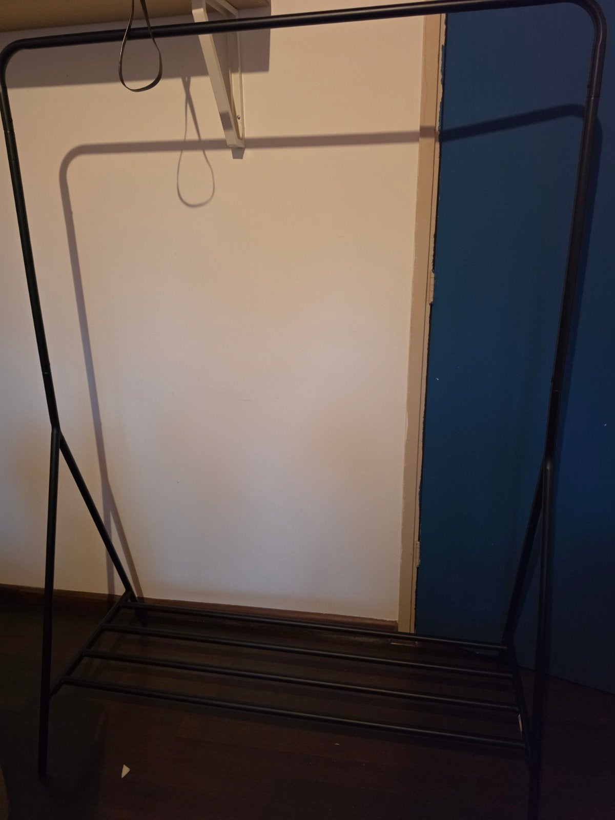 Zwart kledingrek met schoenenplank, Ophalen, Gebruikt