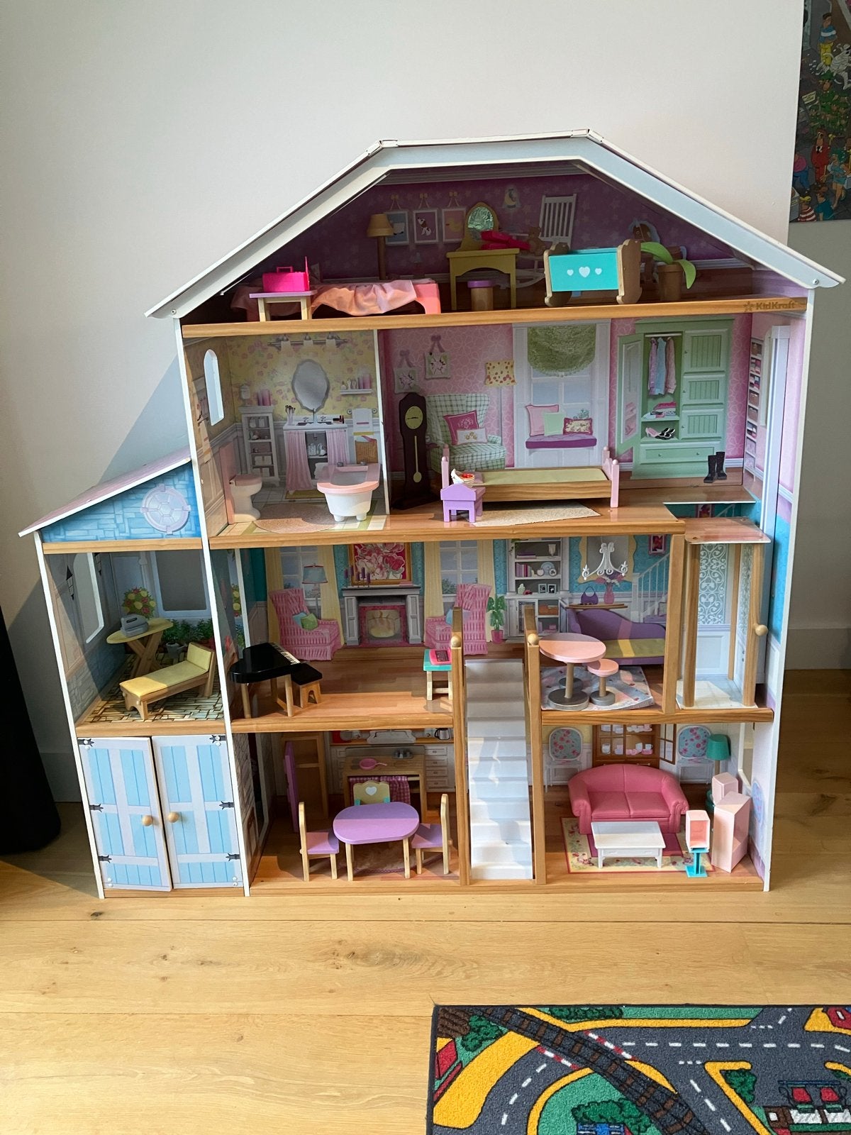 Groot KidKraft Houten Poppenhuis met Meubels, Ophalen, Zo goed als nieuw, Poppenhuis