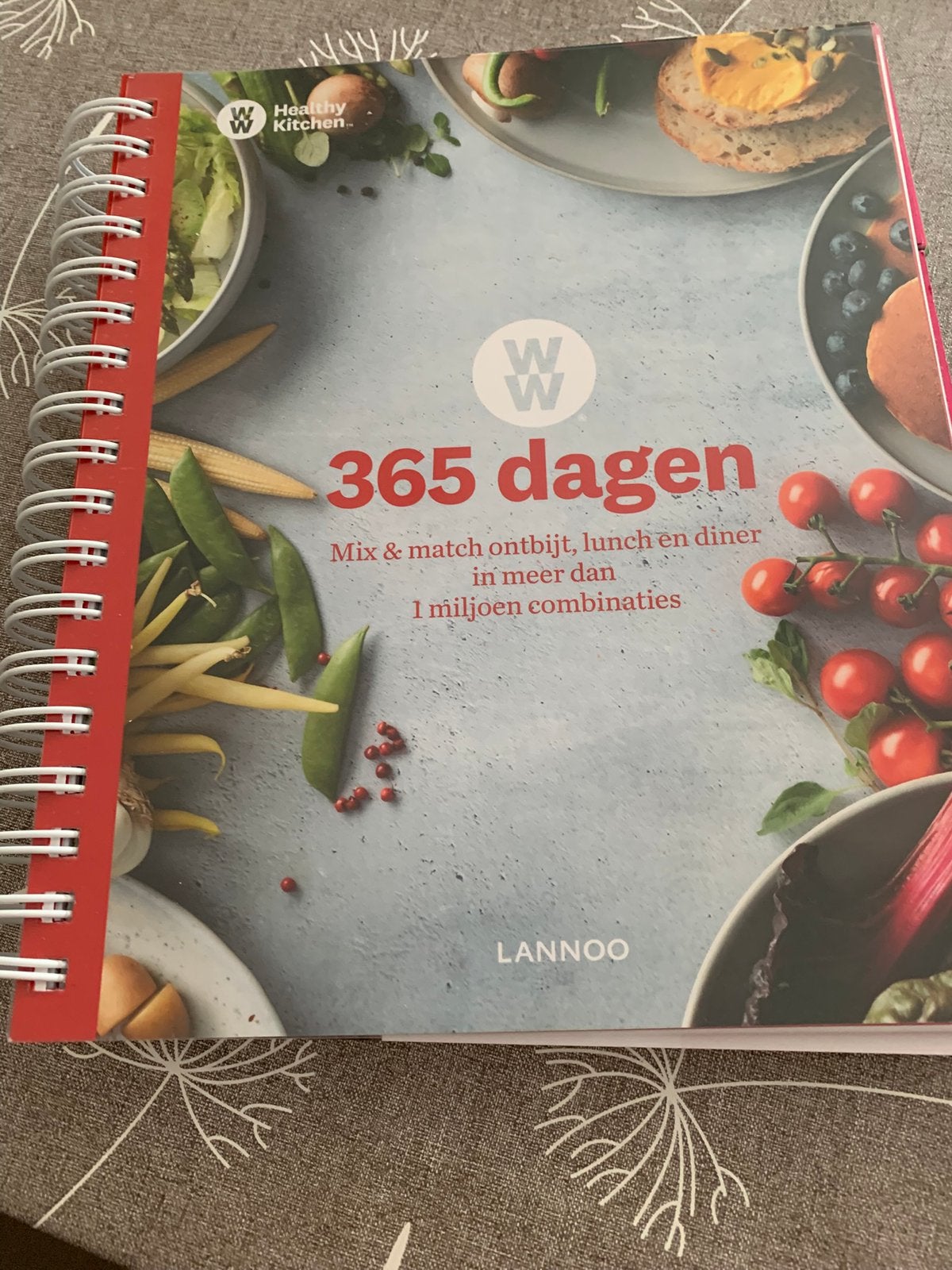 365 dagen weight watchers kookboek, Ophalen of Verzenden, Zo goed als nieuw