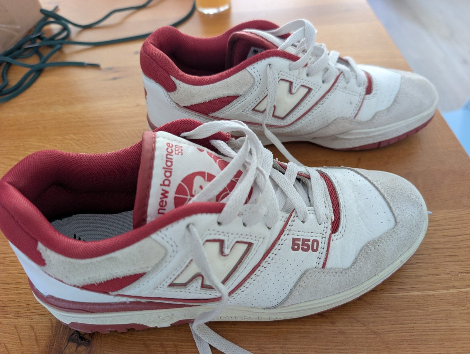 New Balance 550 Sneakers - Maat 40,5 - Wit/Rood, Ophalen of Verzenden, Zo goed als nieuw, Wit, Sneakers of Gympen