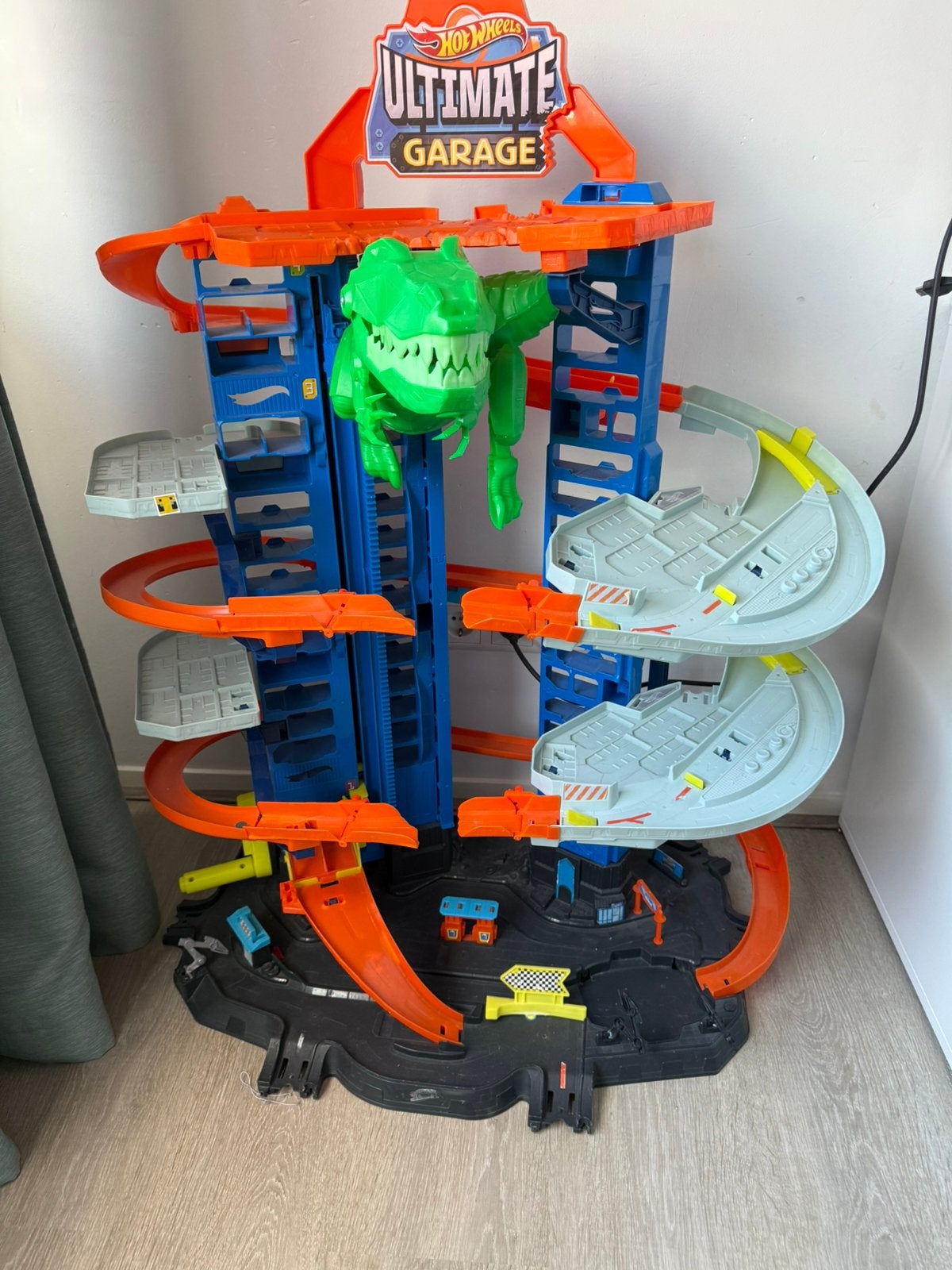 Hot wheels T-rex garage, Ophalen, Zo goed als nieuw, Handmatig, Hot Wheels