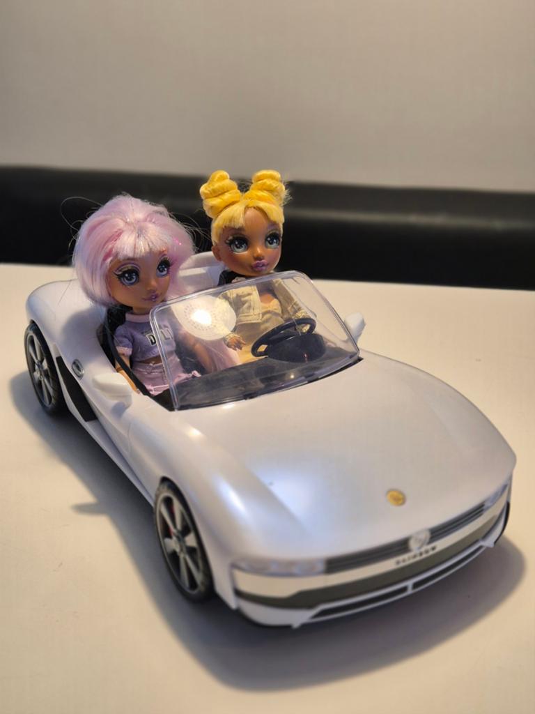 Rainbow High poppen met Rainbow High auto en accessoires, Ophalen of Verzenden, Zo goed als nieuw, Overige typen