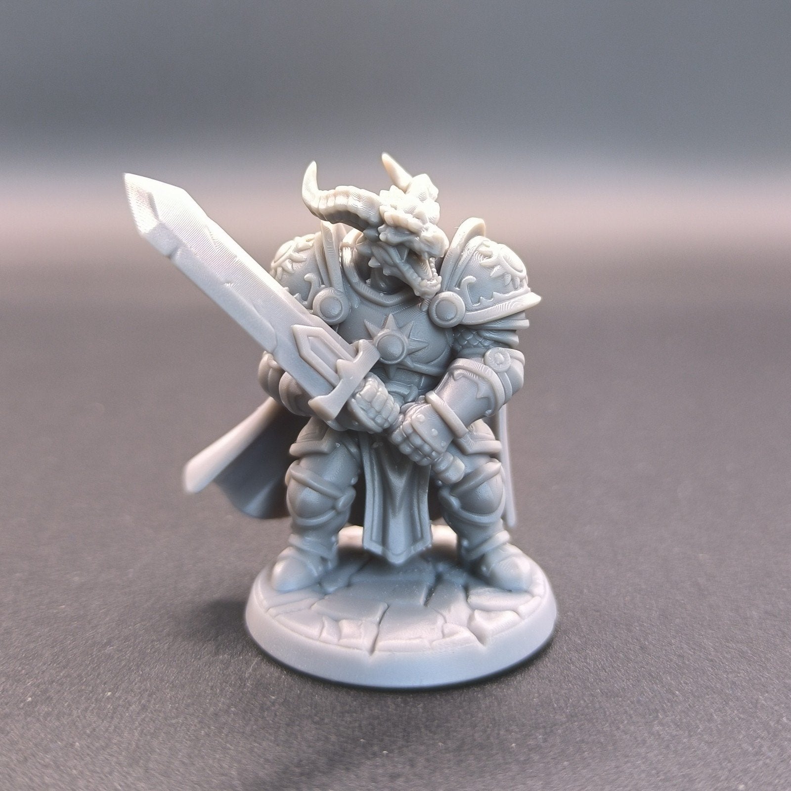 Dragonborn Paladin Miniature D&D HQ dungeon's and dragons, Ophalen of Verzenden, Overige soorten