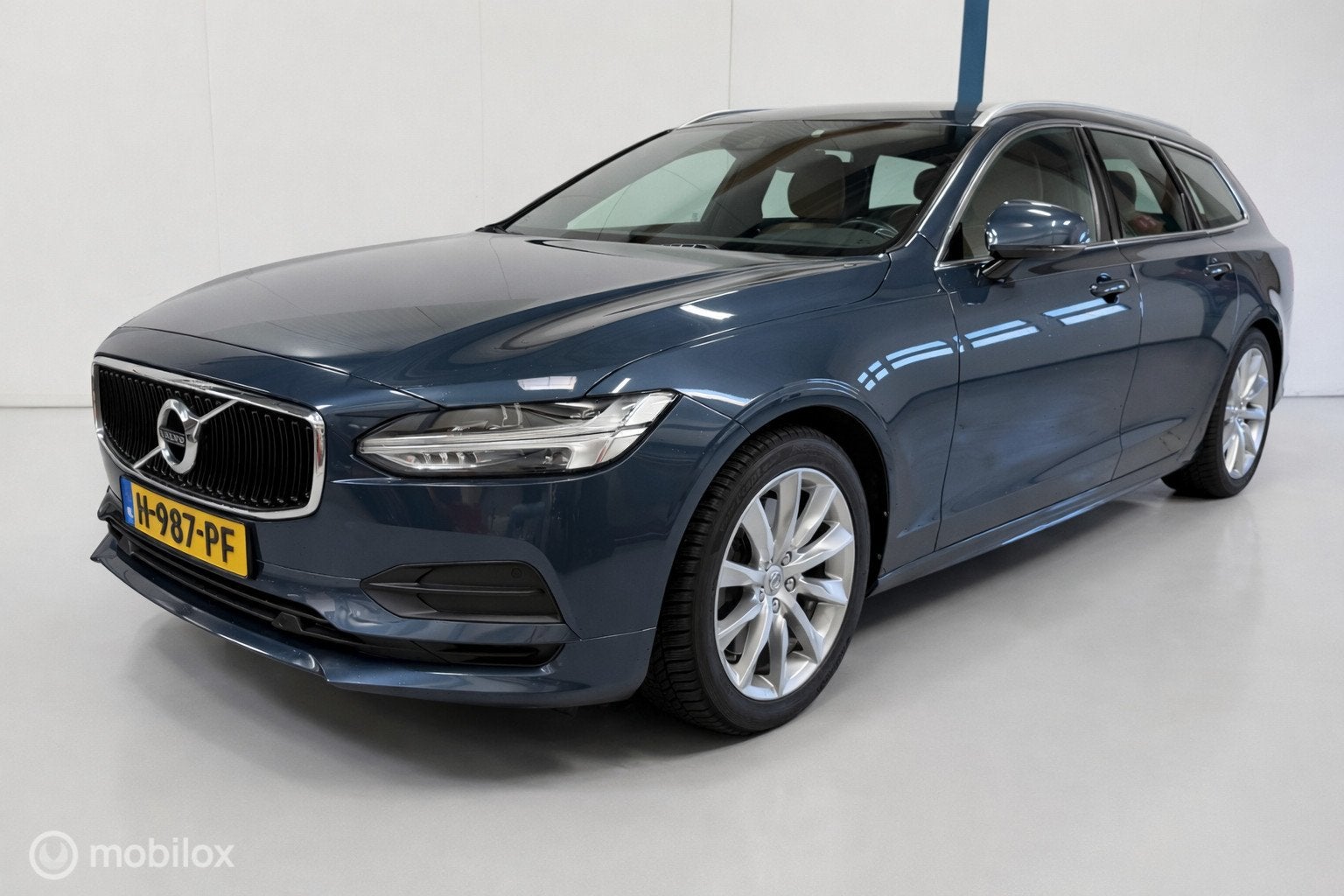 Volvo V90 2.0 T4 Momentum Pro LEER/CARPLAY/TREKHAAK, Auto's, Volvo, Euro 6, 1969 cc, Blauw, 1616 kg