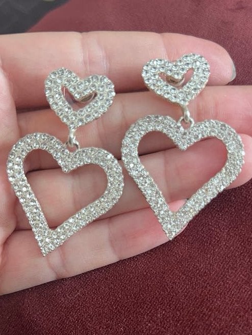 Nieuwe zilverkleurige hartjes oorbellen met strass, Overige materialen, Hangers, Nieuw, Ophalen of Verzenden