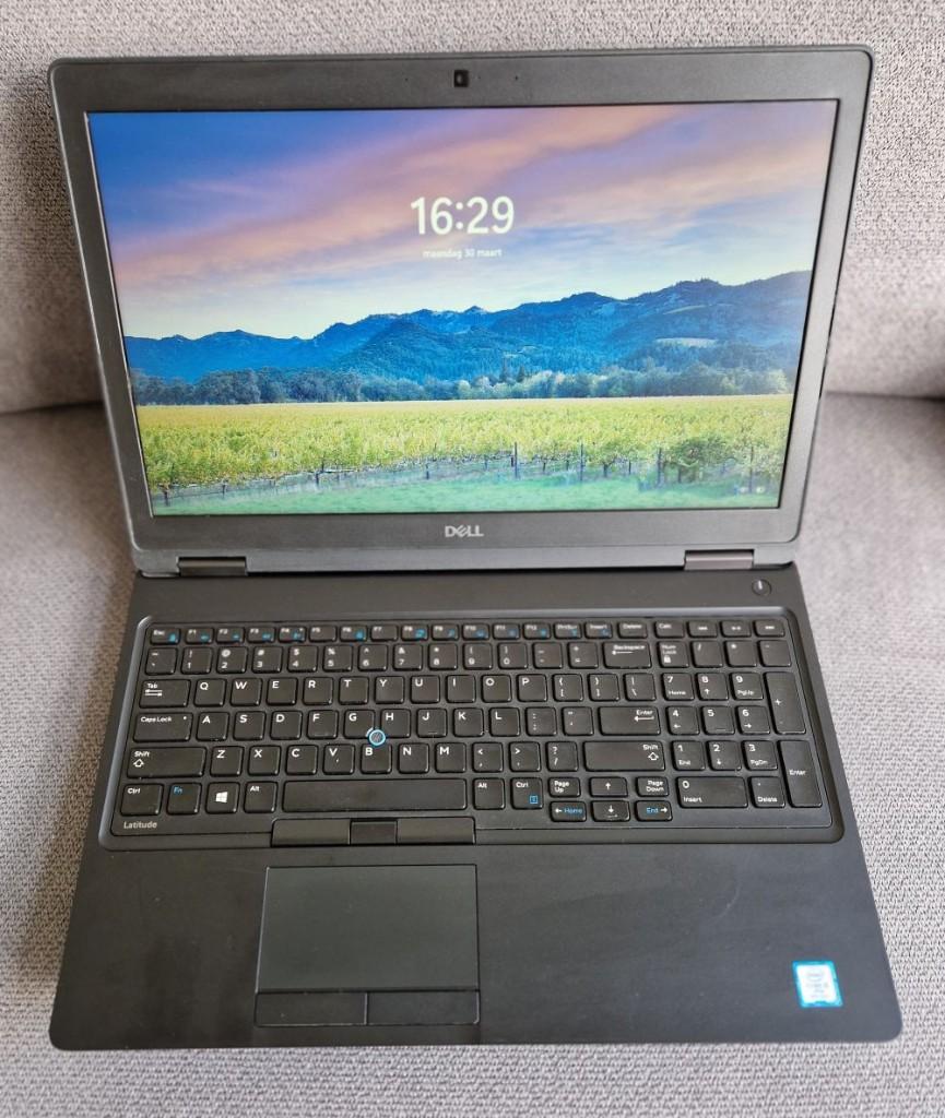 Dell Latitude 5590 i5 8Gb 256Gb SSD Nieuwe accu, 256 GB, 2 tot 3 Ghz, 8 GB, Refurbished