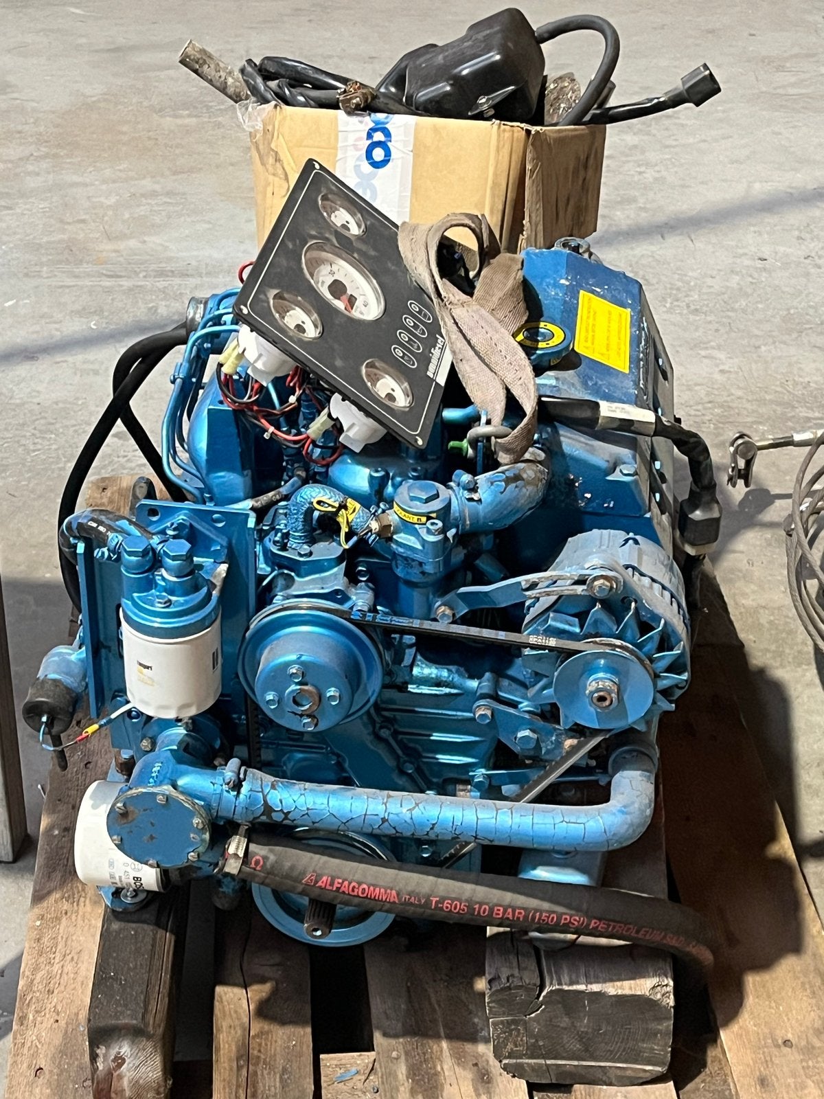 Gebruikte scheepsdieselmotor met bedieningspaneel, Watersport en Boten, Buiten- en Binnenboordmotoren, Ophalen, Gebruikt, Binnenboordmotor