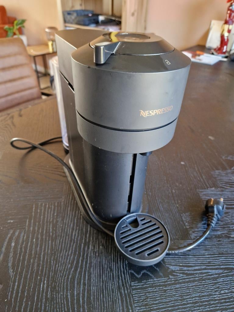 Nespresso Vertuo Next Matzwart (Gereinigd) + 9 capsules, Ophalen, Koffiepads en cups, Gebruikt, Koffiemachine