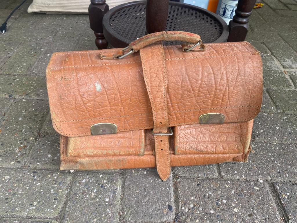 Retro Boekentas, Ophalen
