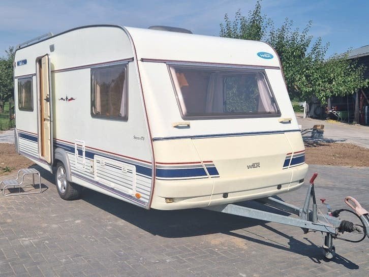 Wilk caravan met voortent, luifel, in zeer goede staat, 2 aparte bedden, Rondzit, Kachel, Particulier