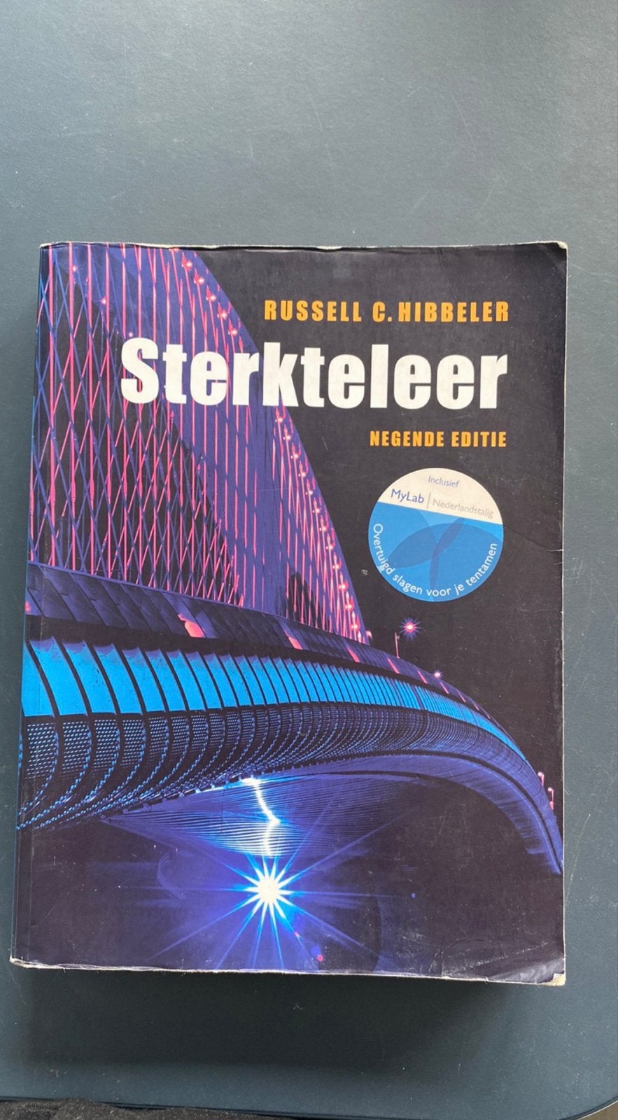 Sterkteleer - Negende Editie - Russell C. Hibbeler, Boeken, Ophalen of Verzenden, Gelezen, Werktuigbouwkunde
