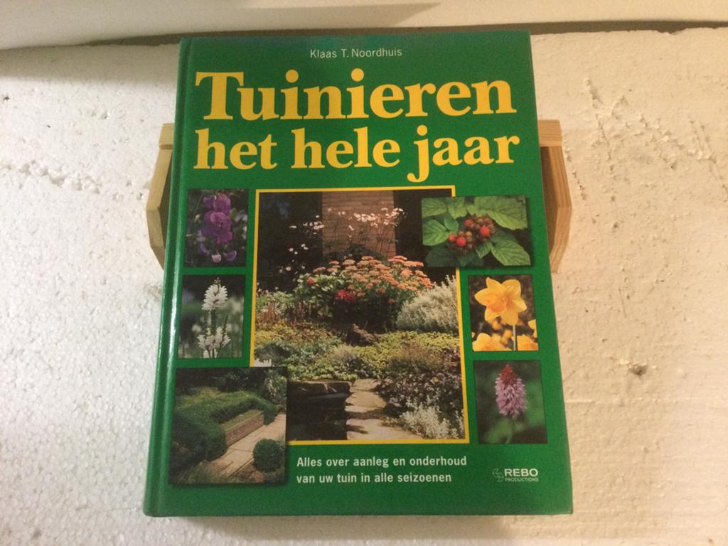 Tuinieren het hele jaar - Klaas T. Noordhuis, Boeken, Ophalen of Verzenden, Gelezen, Tuinieren en Tuinplanten