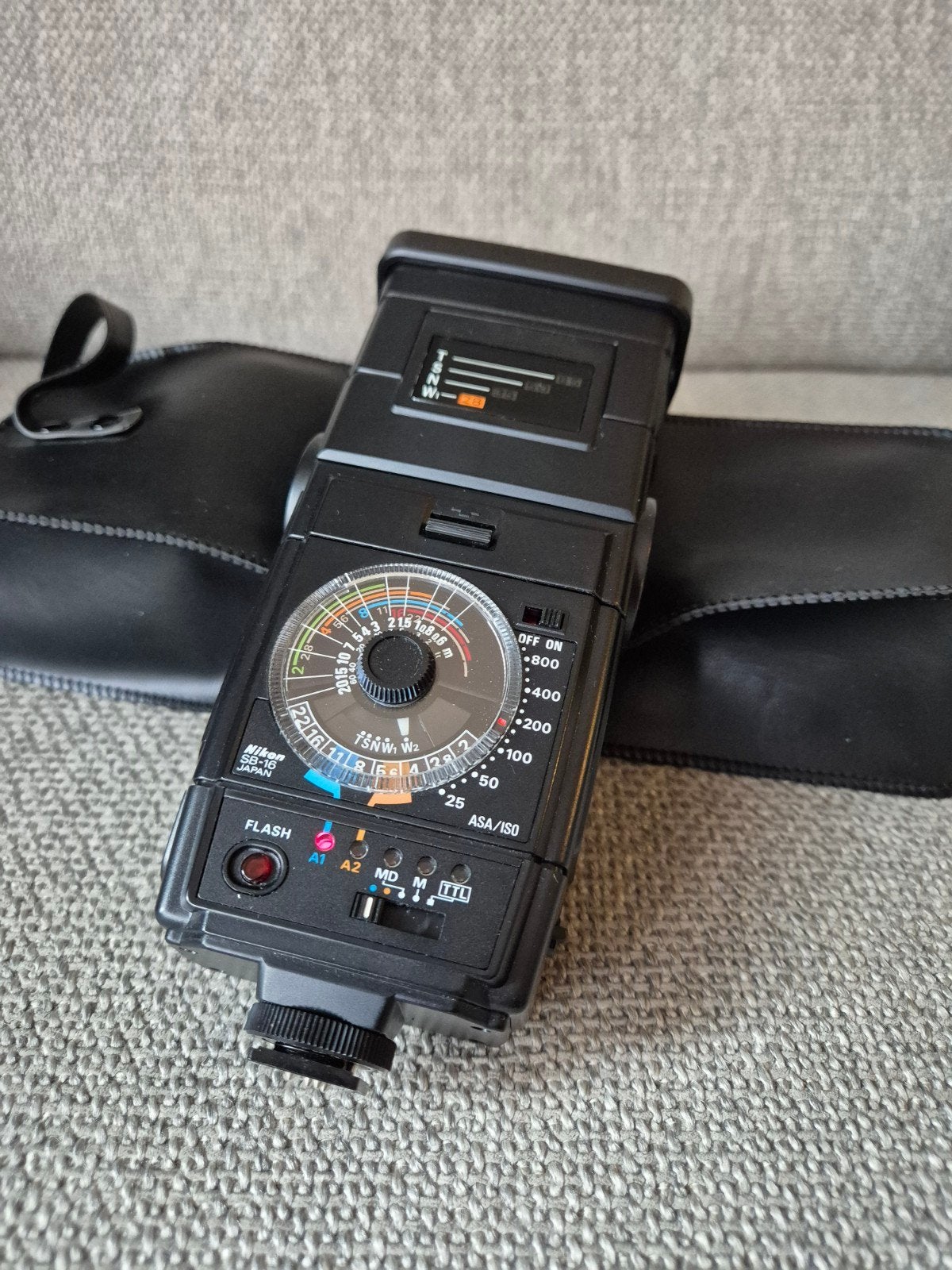 Nikon SB-16b TTL flitser voor analoge cameras, Ophalen of Verzenden, Zo goed als nieuw, Nikon, Kantelbaar