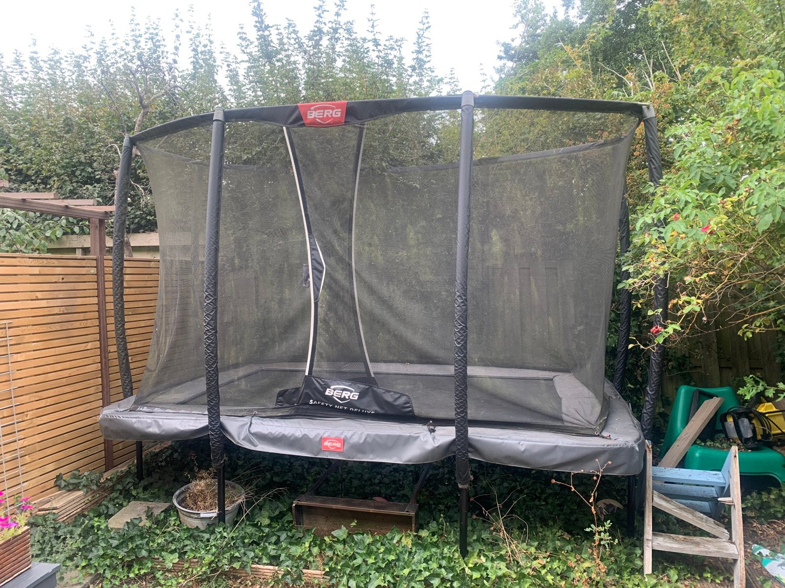 Berg trampoline Ultim Champion 220 x 330 grijs, Kinderen en Baby's, Speelgoed | Buiten | Trampolines, Ophalen, Gebruikt