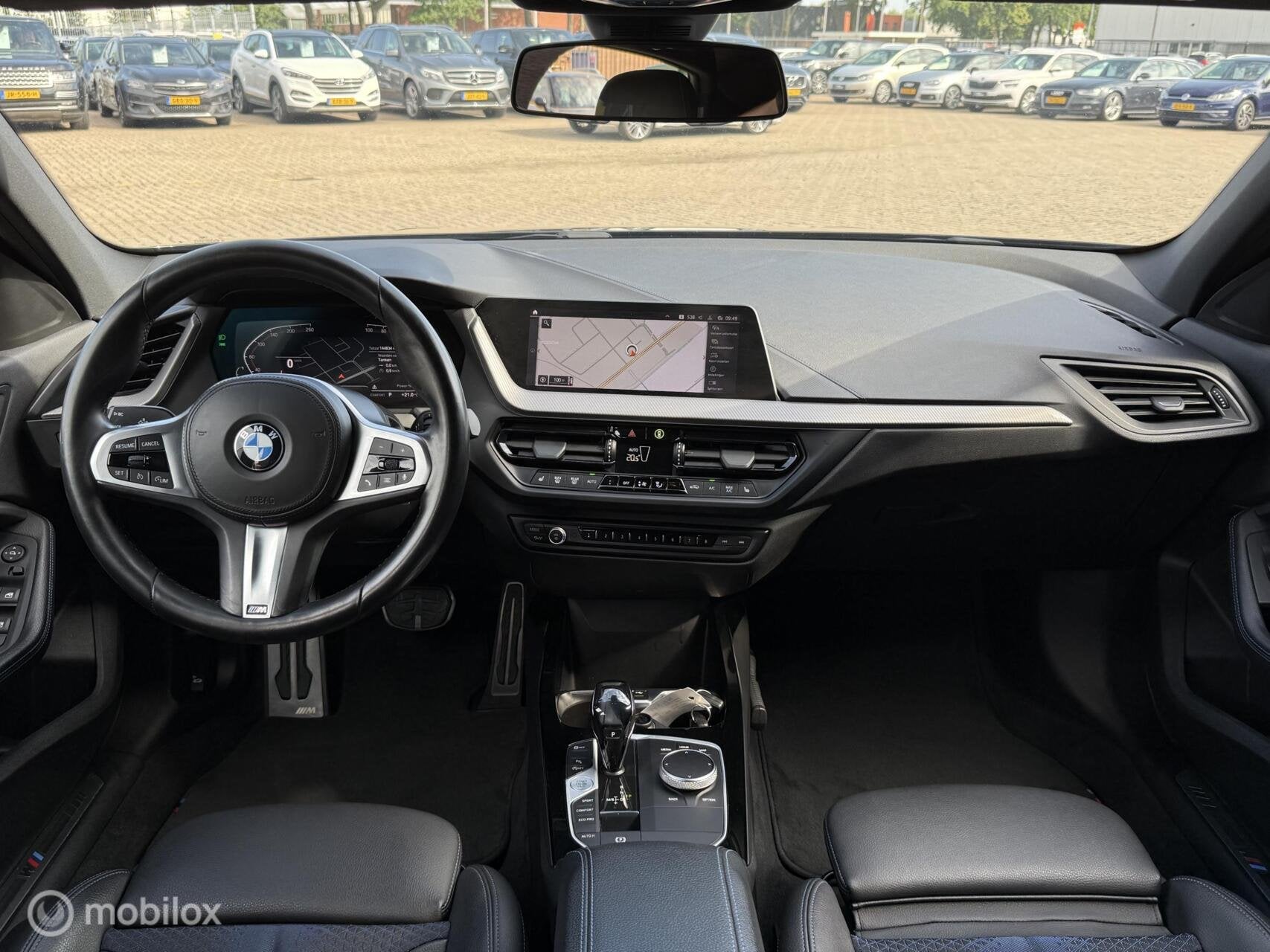 BMW 1-serie 118i EDE Corporate Lease M Sport, Auto's, BMW, Gebruikt, 4 cilinders, Zwart, Leder