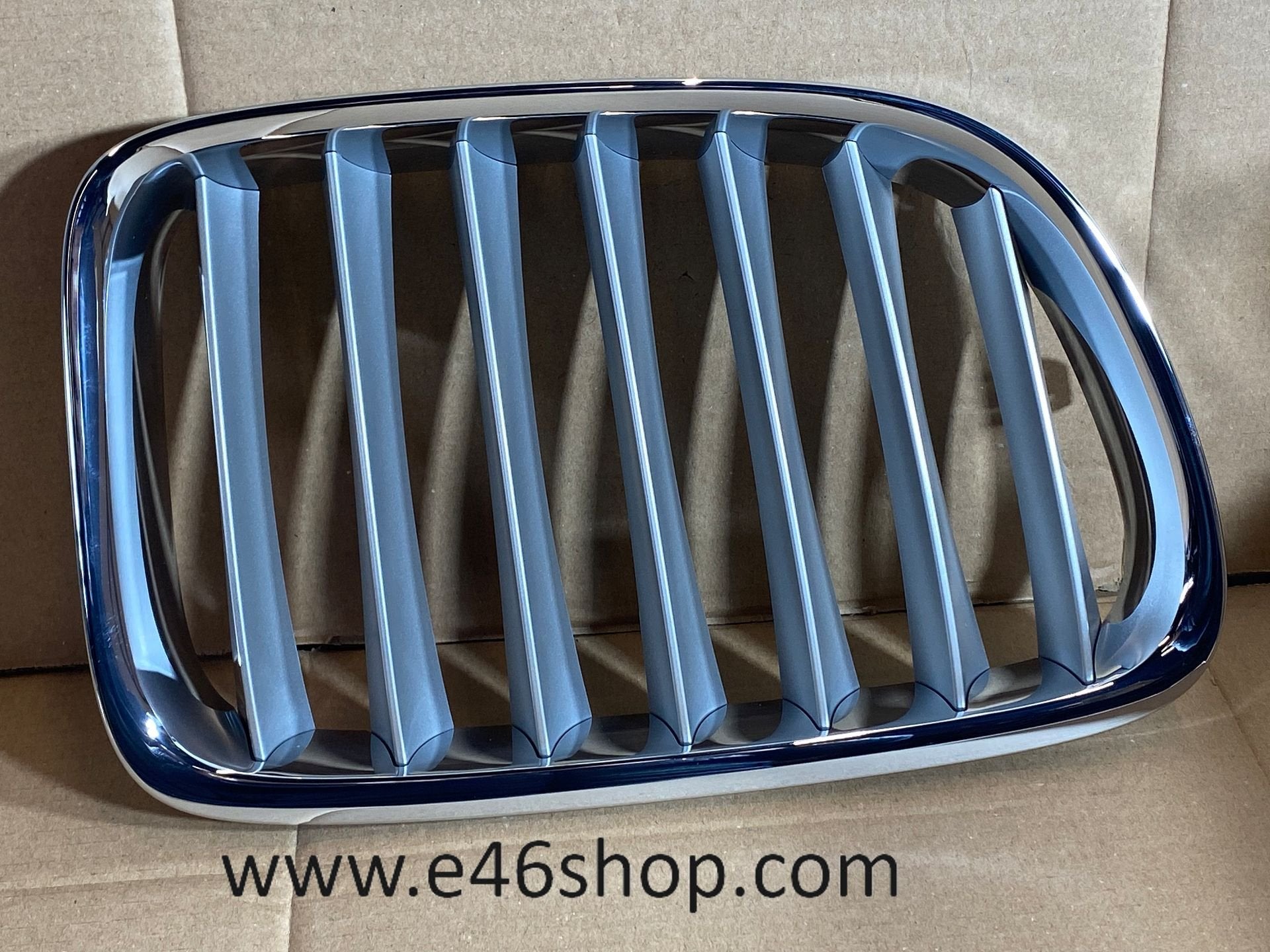 BMW X1 E84 GRILL RECHTS NIEUW OE 51112993308, -, -, Nieuw, Ophalen of Verzenden