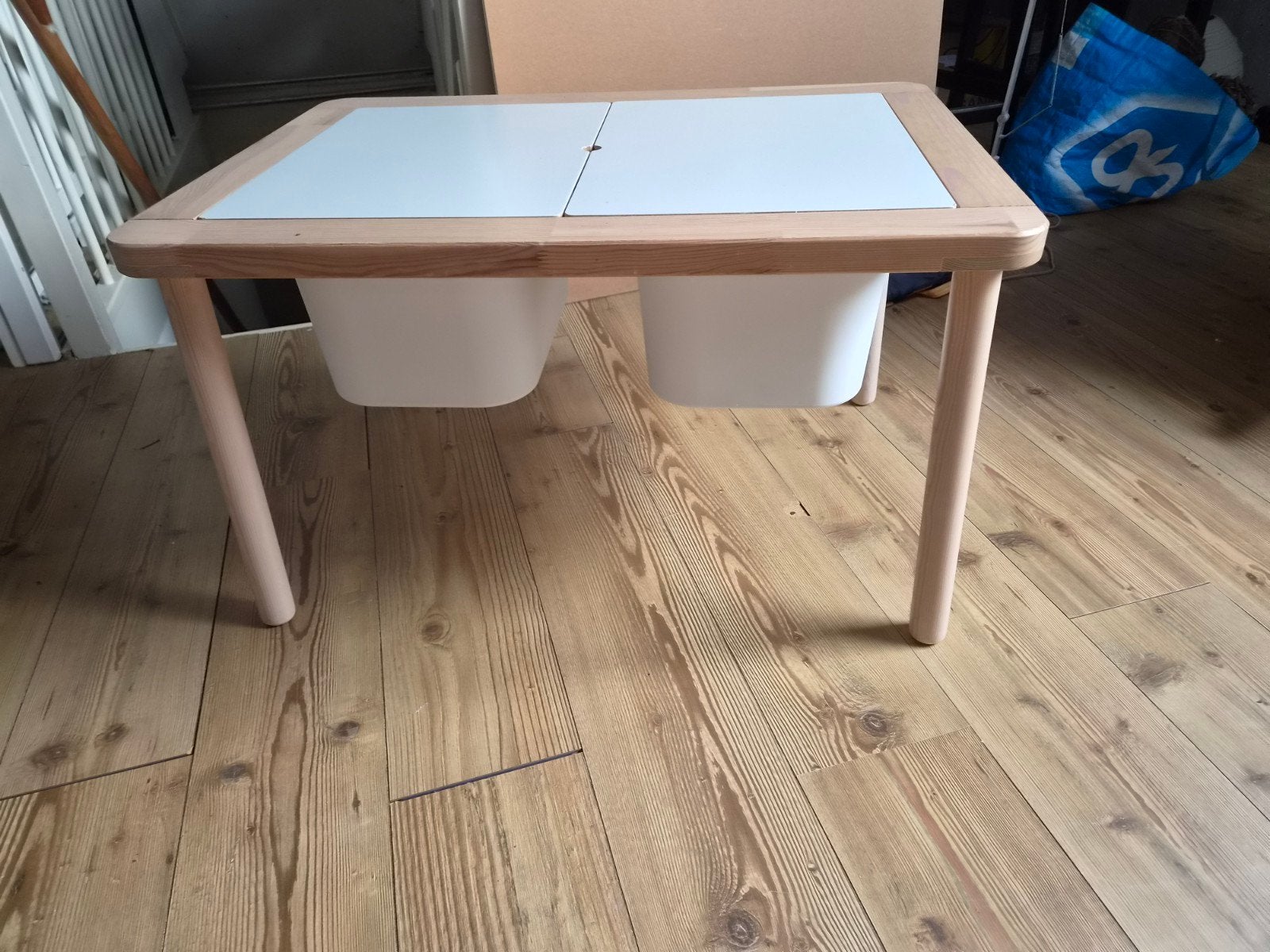 Ikea FLISAT kindertafel met 2 TROFAST opbergbakken, Ophalen, Zo goed als nieuw, Tafel(s)