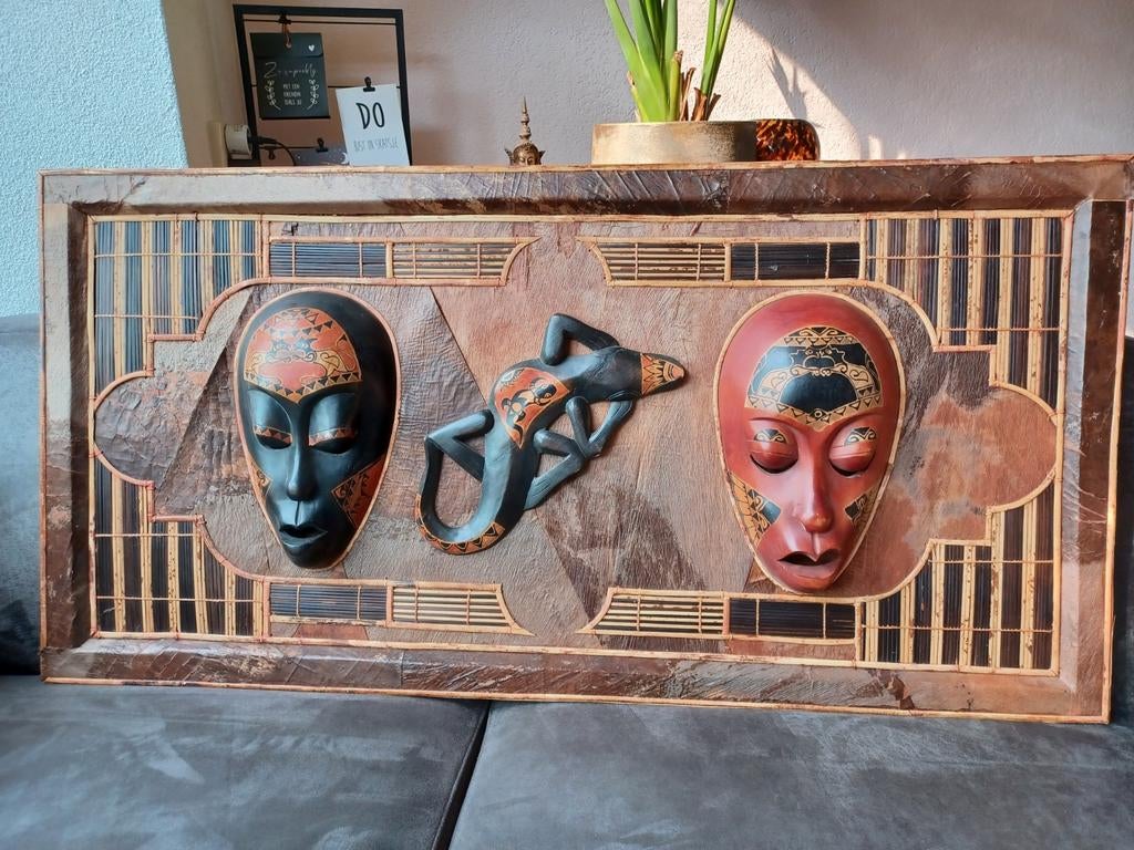 Wandornament met Afrikaanse maskers en hagedis 120x60cm, Ophalen of Verzenden