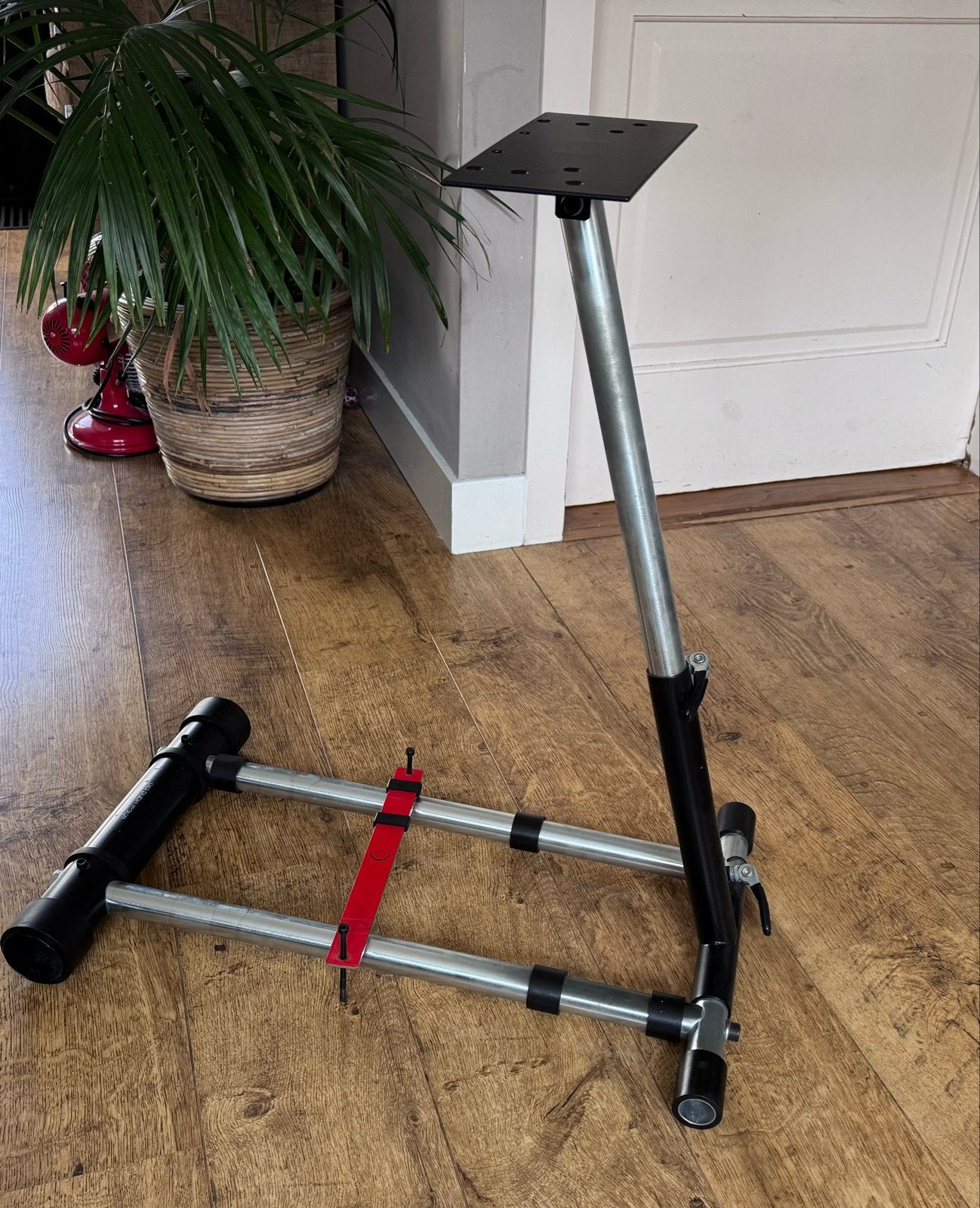 Trusmaster Wheel Stand Pro racestuur standaard, Spelcomputers en Games, Houder/standaard, Gebruikt, Verstelbaar, Ophalen