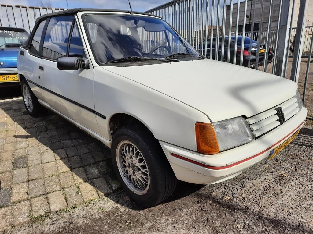 2x Peugeot 205 Cabrio (Project / Opknappers), Auto's, Voorwielaandrijving, 1360 cc, 4 cilinders, Cabriolet