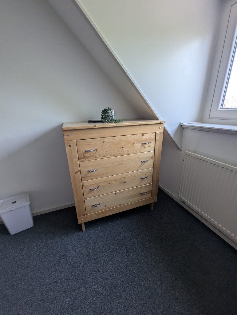Massief vurenhouten ladekast/commode (4 laden), Ophalen, 100 tot 150 cm, 50 tot 100 cm, Zo goed als nieuw