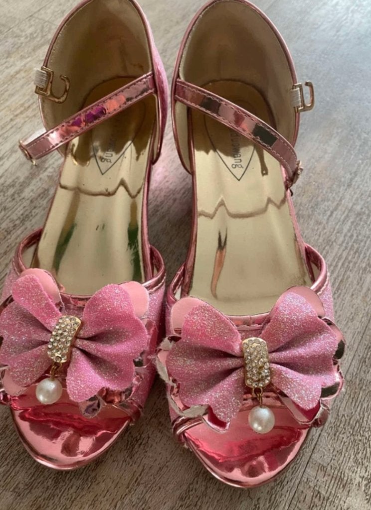 Girls' Princess Party Shoes with Small Heel - Size 34/35, Meisje, Ophalen of Verzenden, Zo goed als nieuw, Sokken