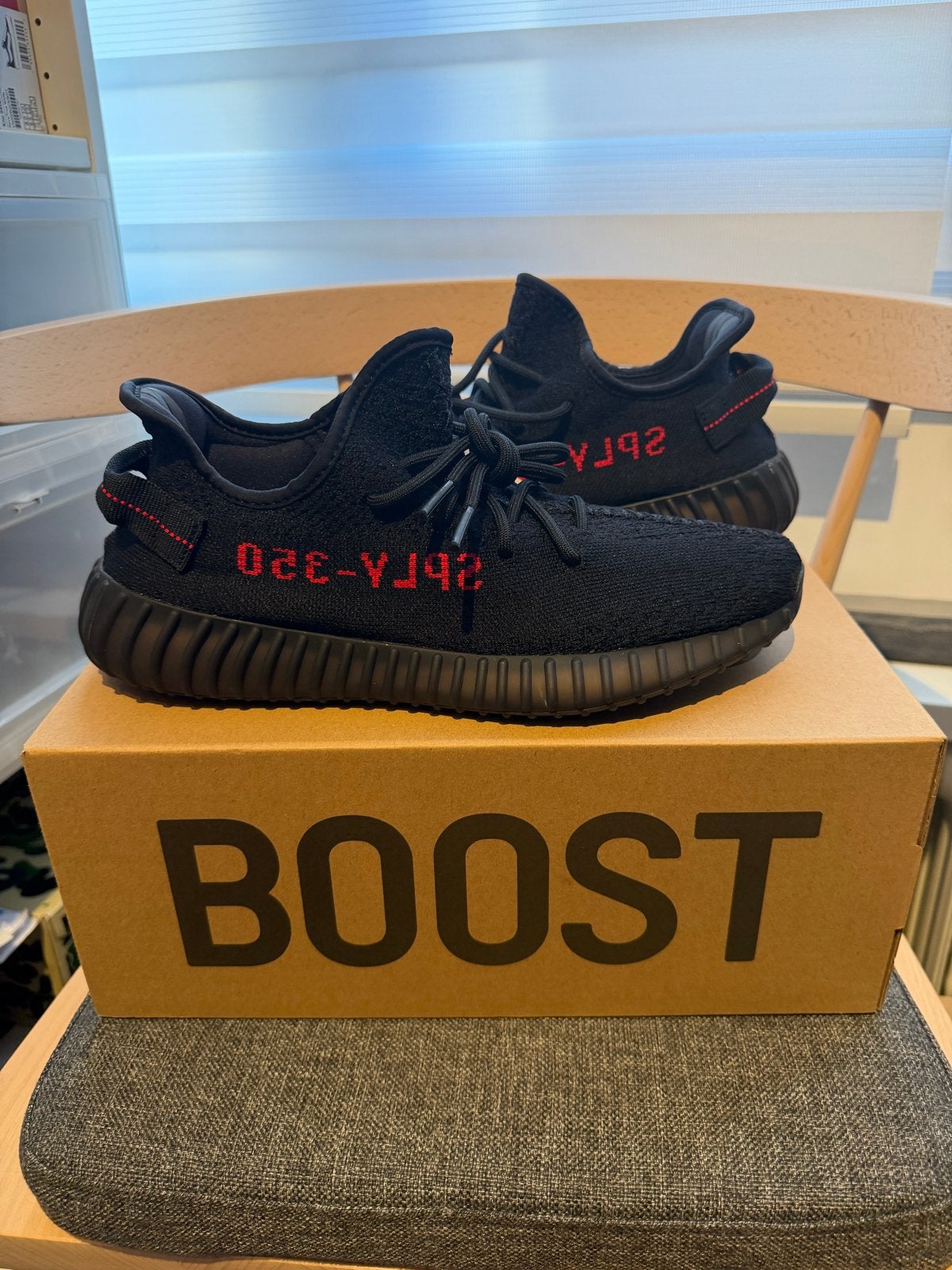 Adidas Yeezy Boost 350 V2 Bred - Maat 43 1/3 - Deadstock, Kleding | Heren, Schoenen, Ophalen, Nieuw, Zwart, Sneakers of Gympen