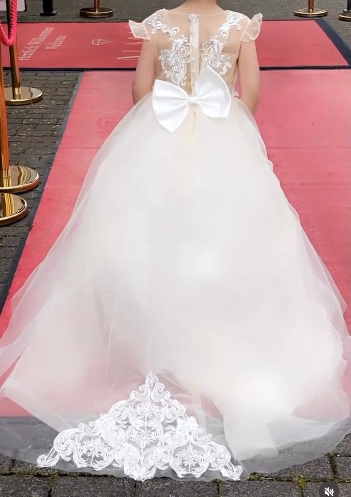 Elegante Witte Kinderjurk met Kant en Strik, Kinderen en Baby's, Kinderkleding | Overige, Ophalen of Verzenden, Zo goed als nieuw